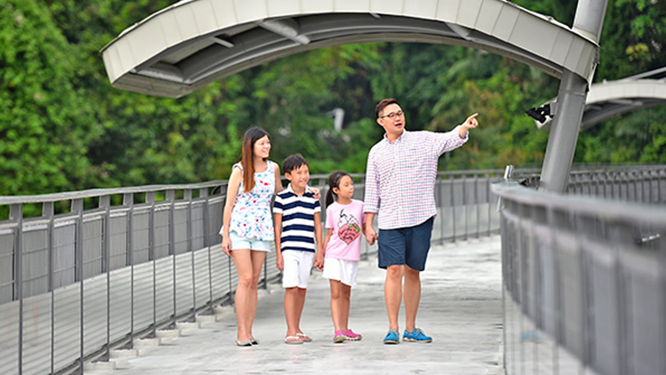 family at fort siloso sky walk 